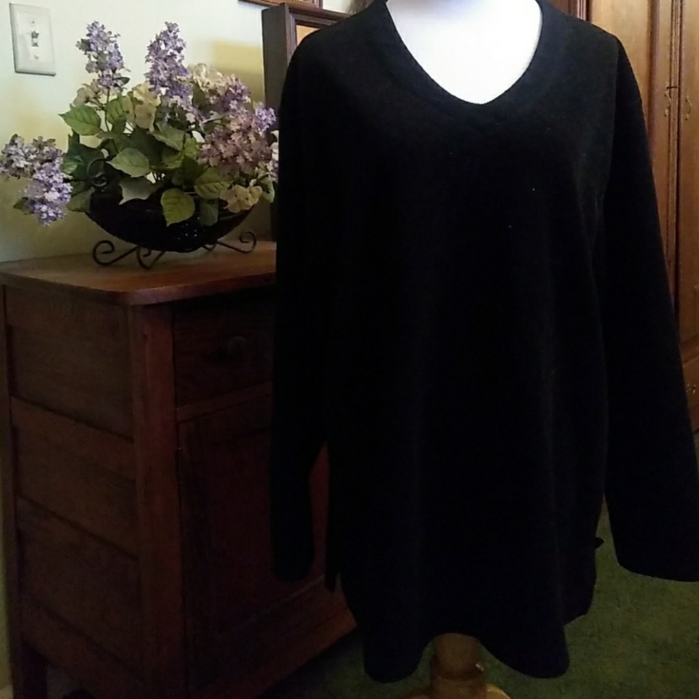 Long-sleeve pullover sweatshirt